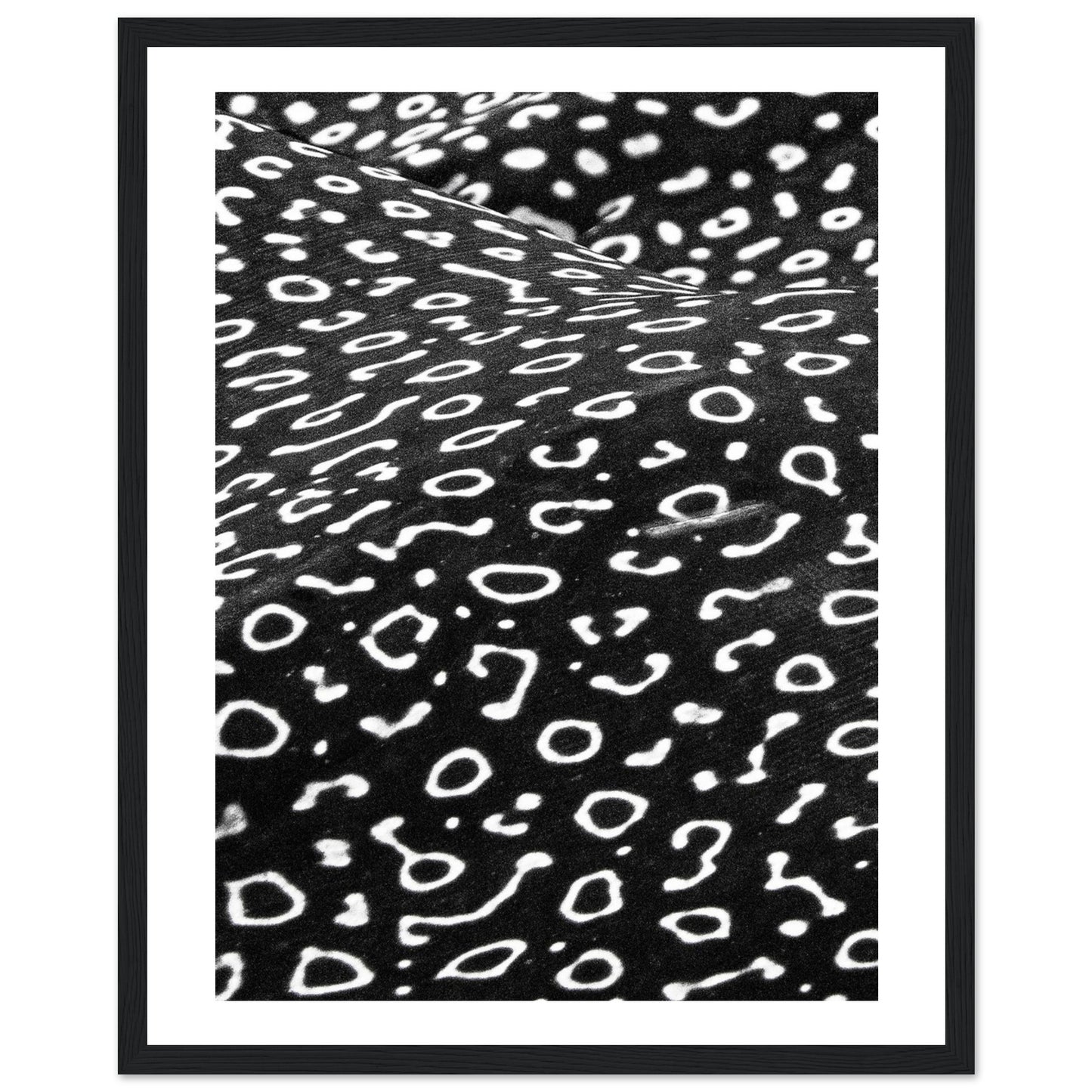 AWARD WINNER 2023 - SPOTTED EAGLE RAY PATTERN - WOODEN FRAME