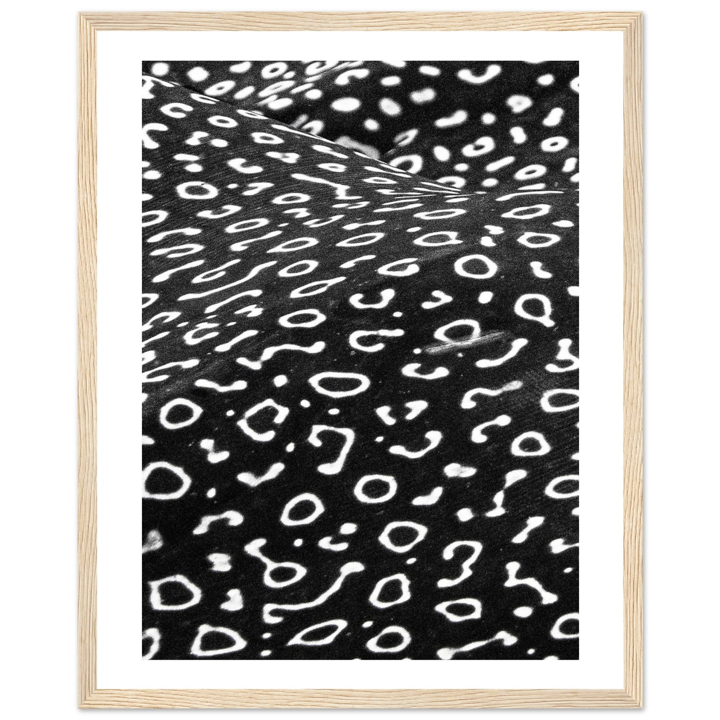 AWARD WINNER 2023 - SPOTTED EAGLE RAY PATTERN - WOODEN FRAME